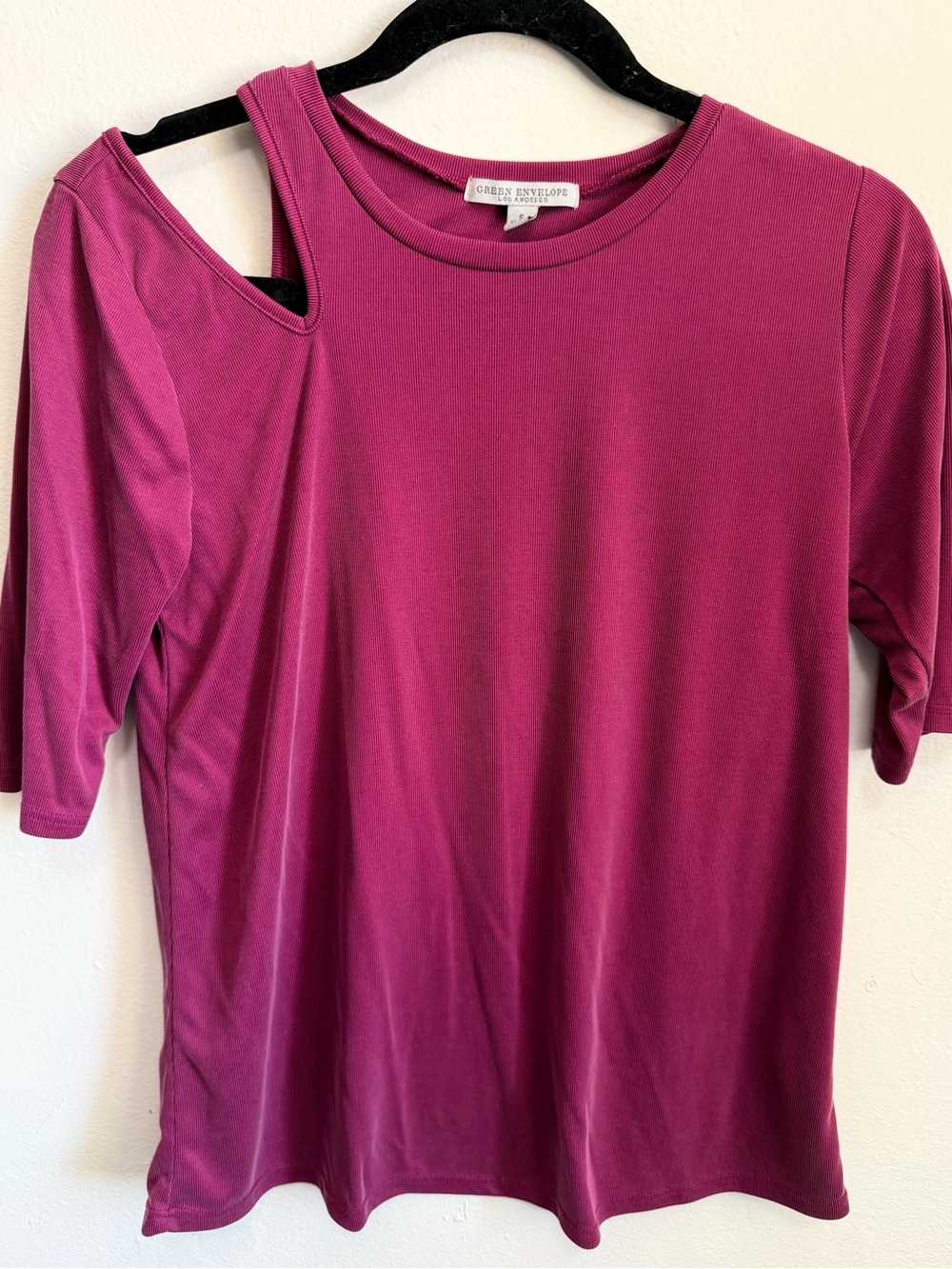 Green Envelope Women's Magenta Cold-Shoulder Tee